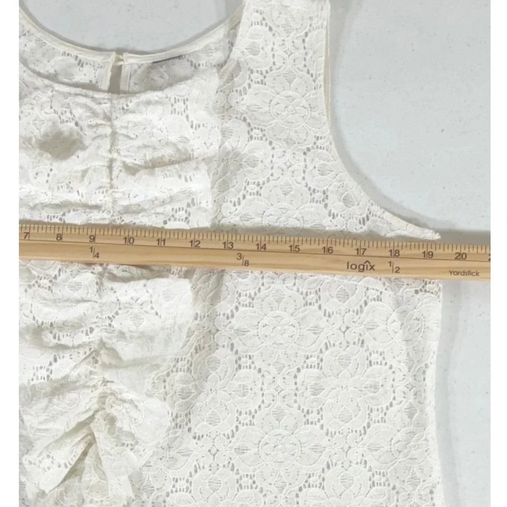 JC Penney Ivory Floral Lace Ruffle Front‎ Sleeveless Blouse Top Ruffled Keyhole